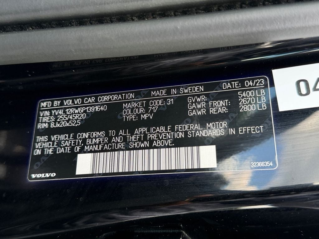 2023 Volvo XC60 B5 Plus Dark Theme