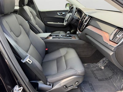 2023 Volvo XC60 B5 Plus Dark Theme