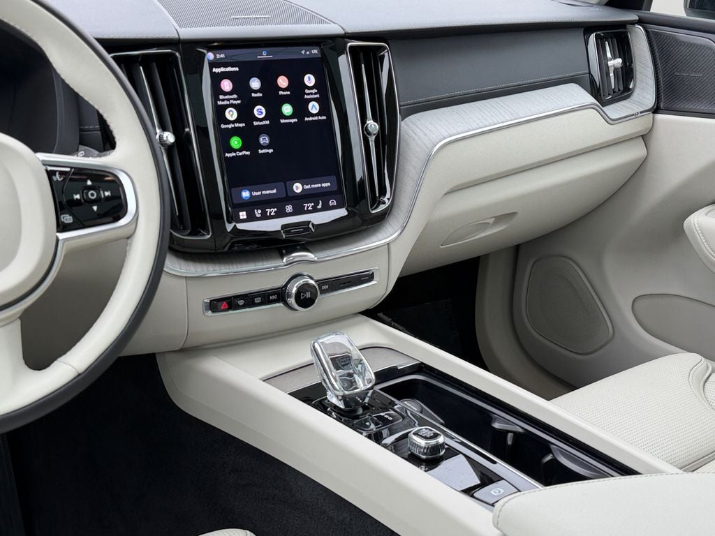 2023 Volvo XC60 B5 Ultimate Dark Theme