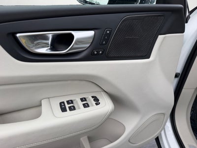 2023 Volvo XC60 B5 Ultimate Dark Theme