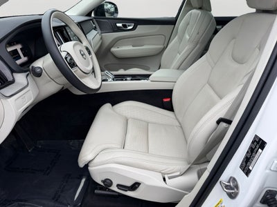 2023 Volvo XC60 B5 Ultimate Dark Theme