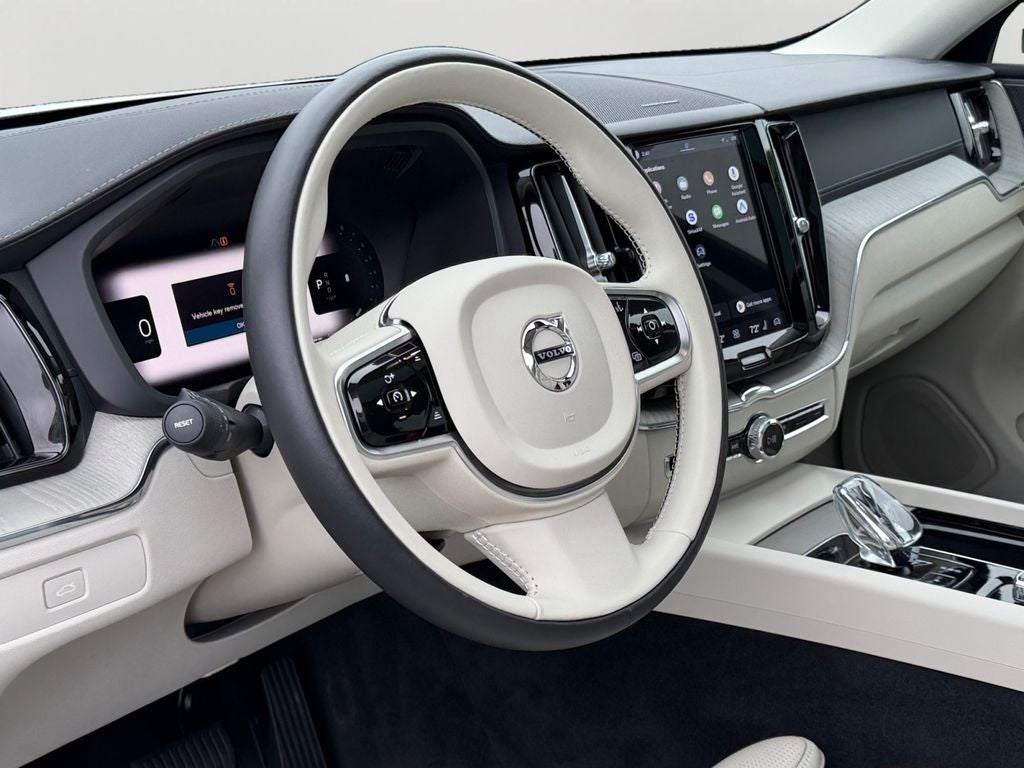 2023 Volvo XC60 B5 Ultimate Dark Theme