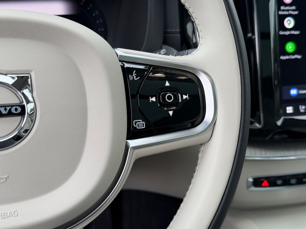 2023 Volvo XC60 B5 Ultimate Dark Theme