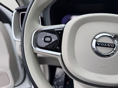 2023 Volvo XC60 B5 Ultimate Dark Theme