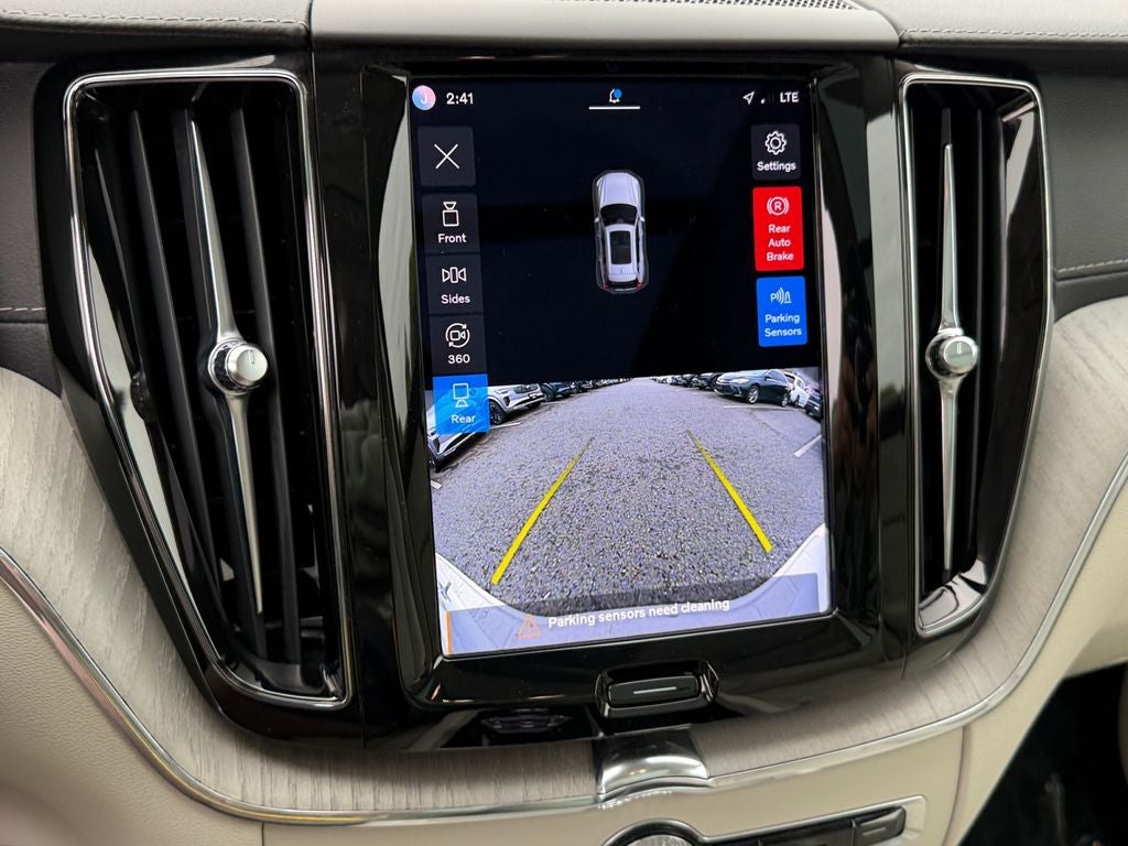 2023 Volvo XC60 B5 Ultimate Dark Theme