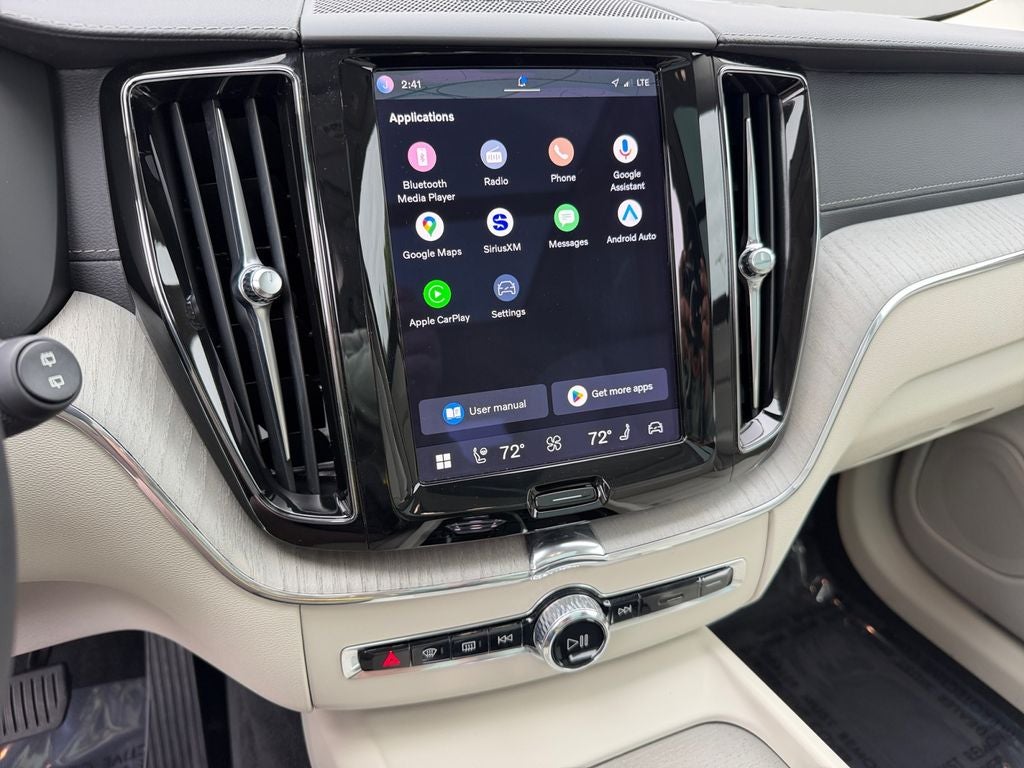 2023 Volvo XC60 B5 Ultimate Dark Theme