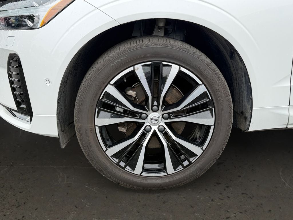 2023 Volvo XC60 B5 Ultimate Dark Theme