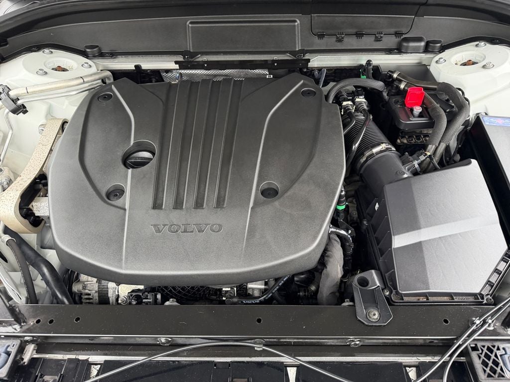 2023 Volvo XC60 B5 Ultimate Dark Theme