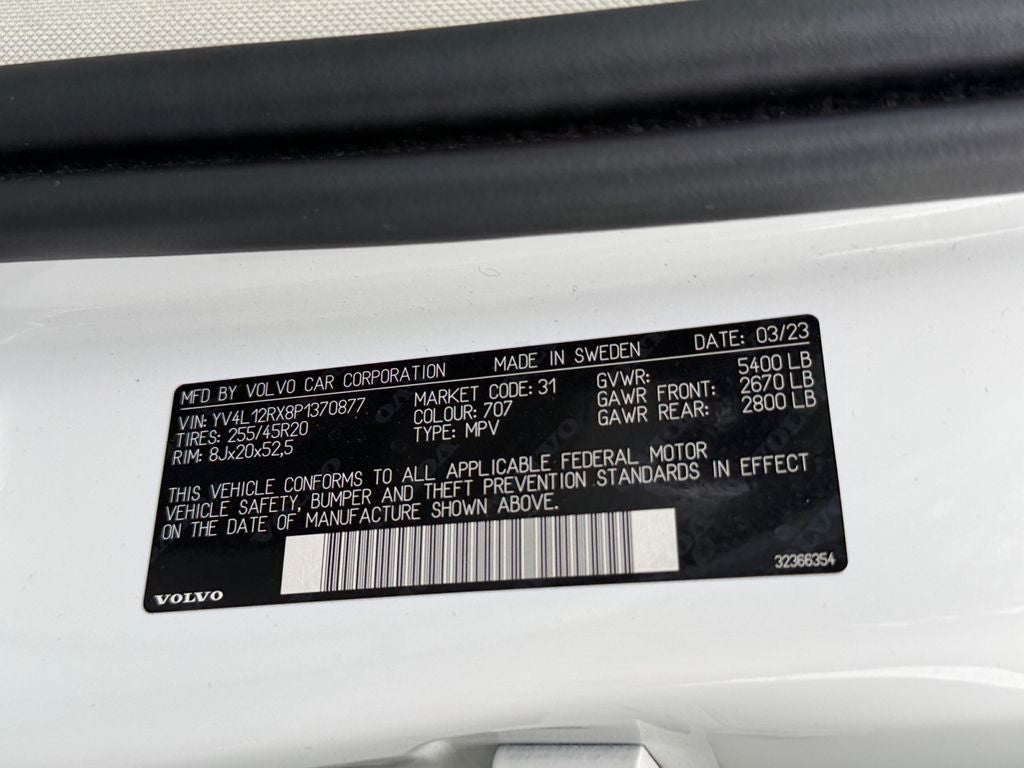 2023 Volvo XC60 B5 Ultimate Dark Theme