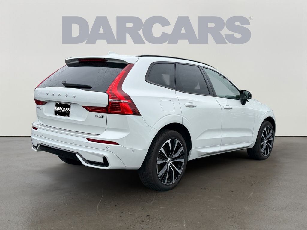 2023 Volvo XC60 B5 Ultimate Dark Theme