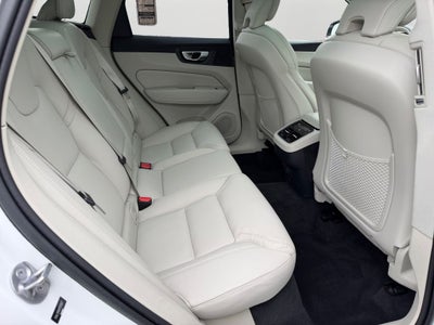2023 Volvo XC60 B5 Ultimate Dark Theme