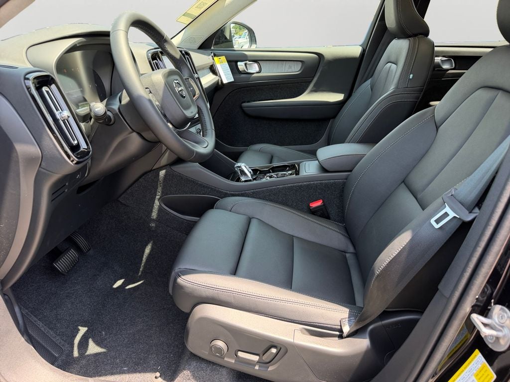 2026 Volvo XC40 B5 Plus