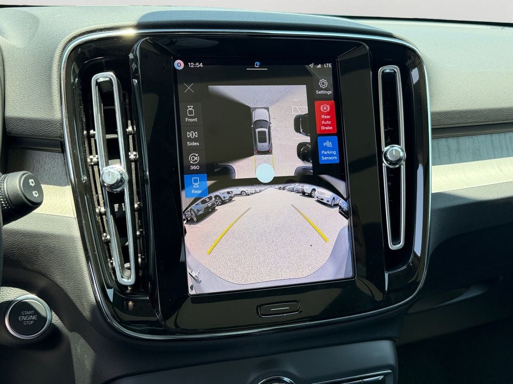 2026 Volvo XC40 B5 Plus