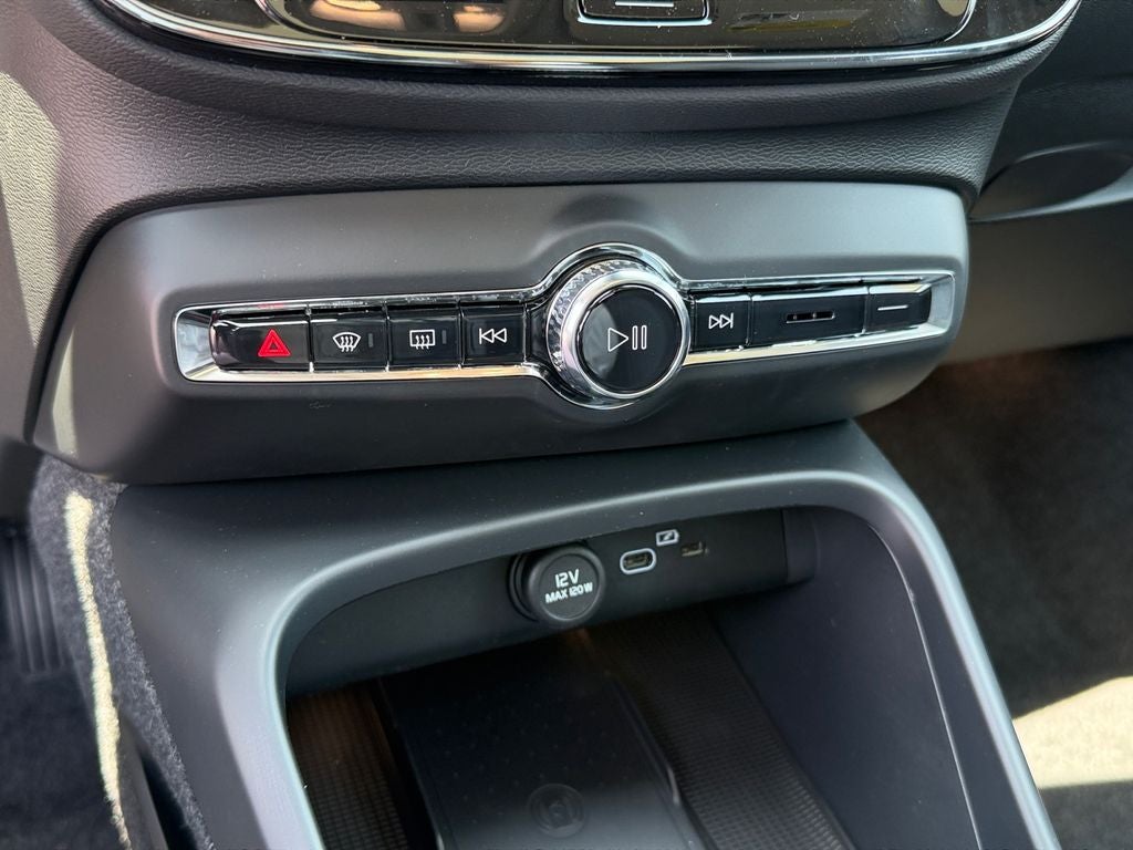 2026 Volvo XC40 B5 Plus