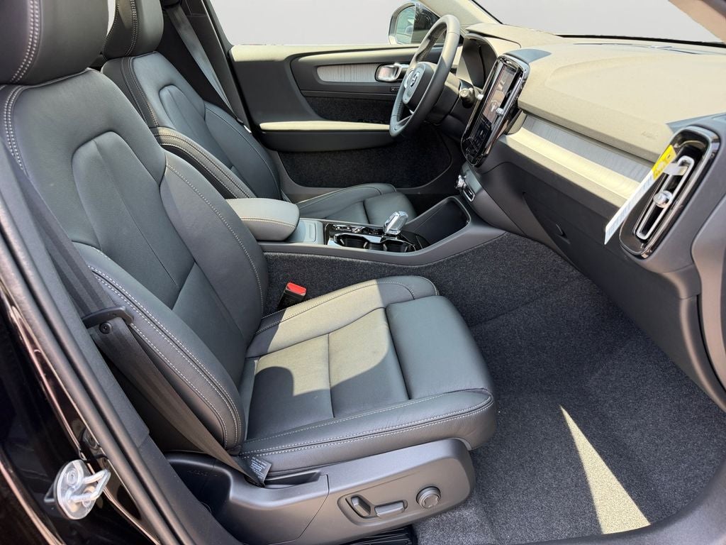 2026 Volvo XC40 B5 Plus