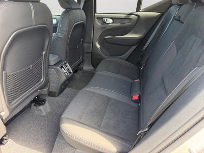 2026 Volvo XC40 B5 Ultra Black Edition