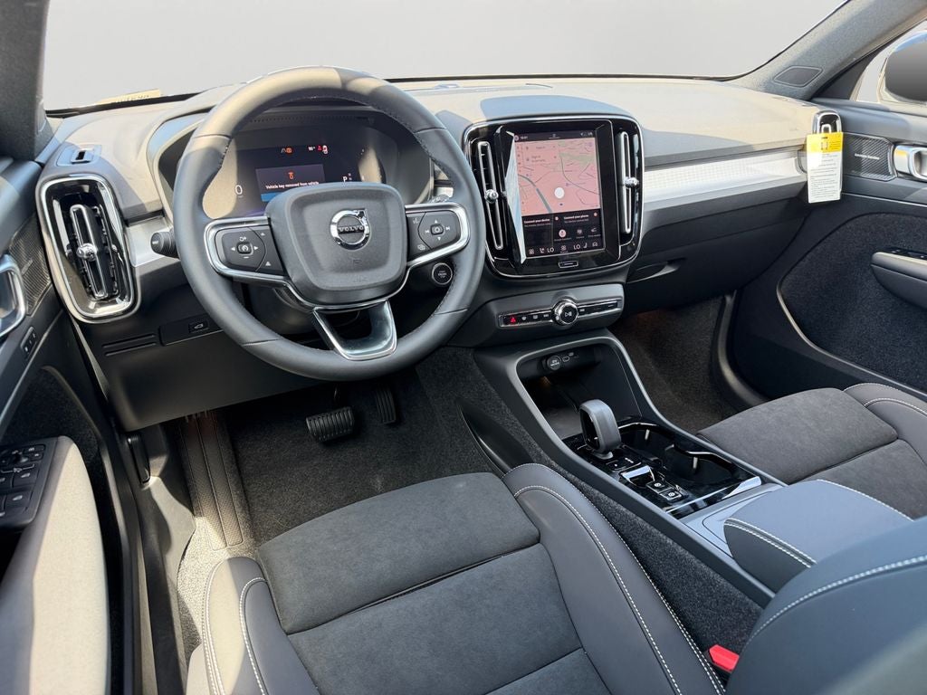 2026 Volvo XC40 B5 Ultra Black Edition
