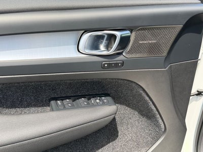 2026 Volvo XC40 B5 Ultra Black Edition