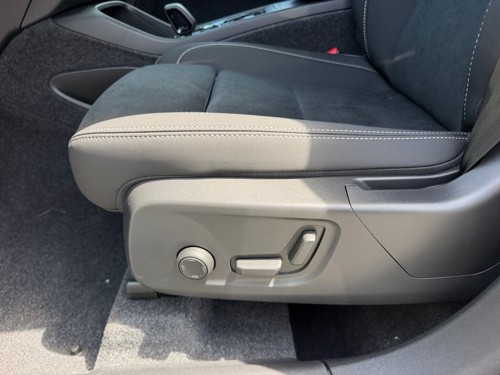 2026 Volvo XC40 B5 Ultra Black Edition