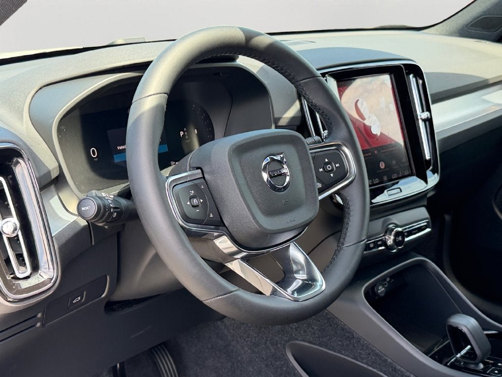 2026 Volvo XC40 B5 Ultra Black Edition