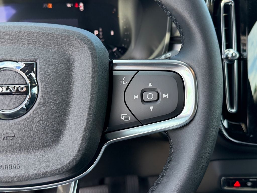 2026 Volvo XC40 B5 Ultra Black Edition