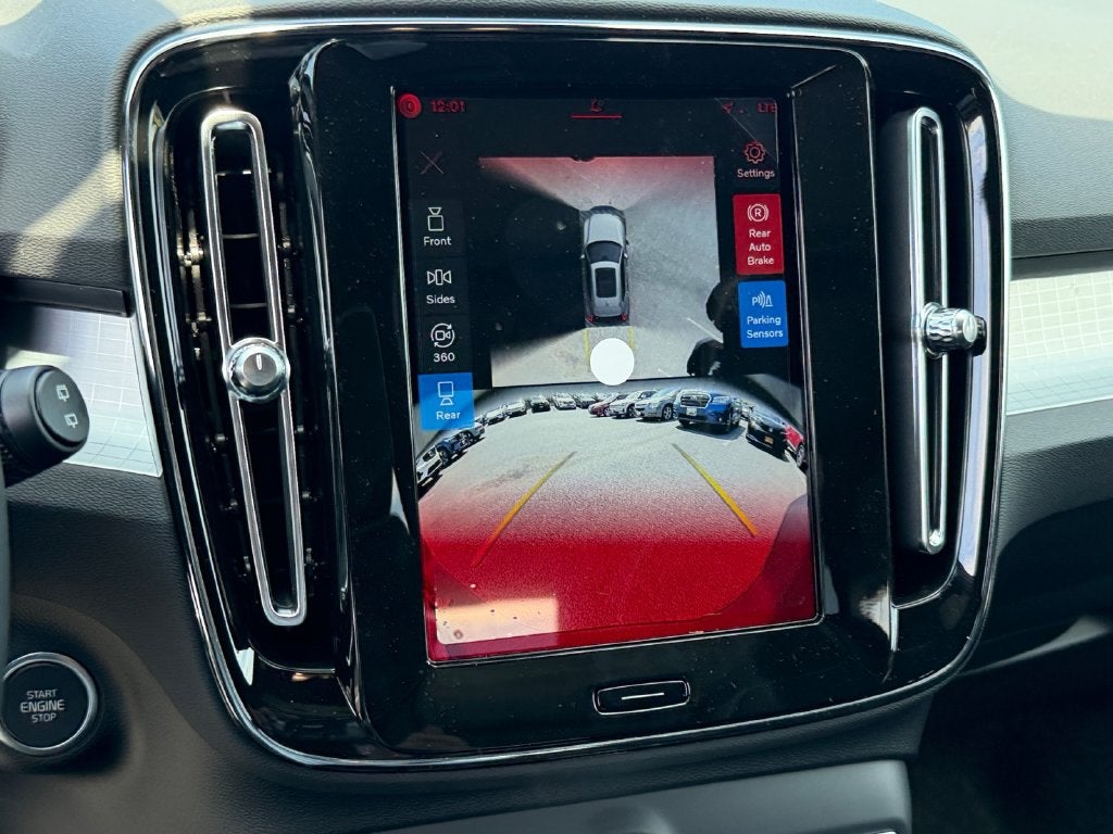 2026 Volvo XC40 B5 Ultra Black Edition