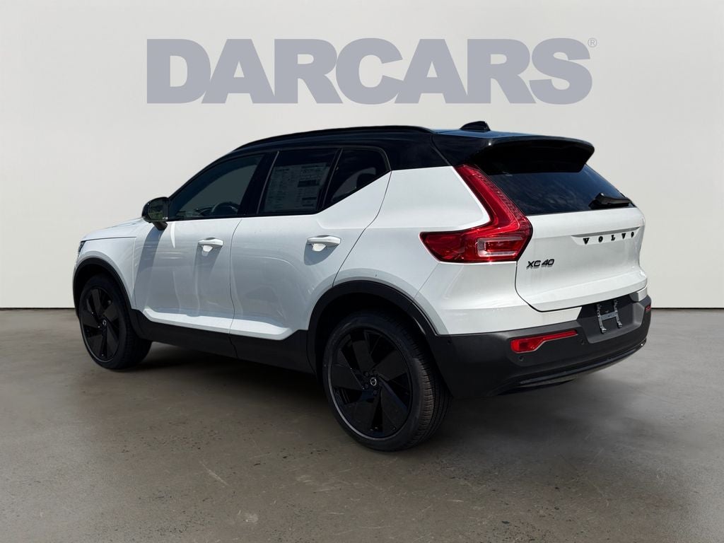 2026 Volvo XC40 B5 Ultra Black Edition
