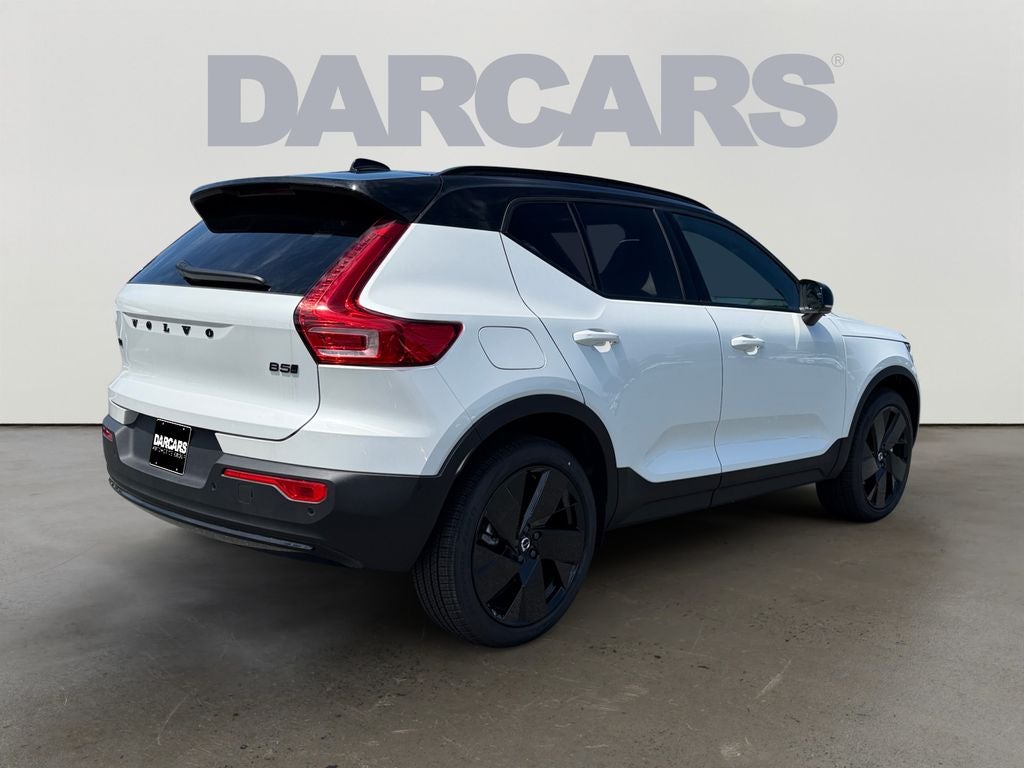 2026 Volvo XC40 B5 Ultra Black Edition