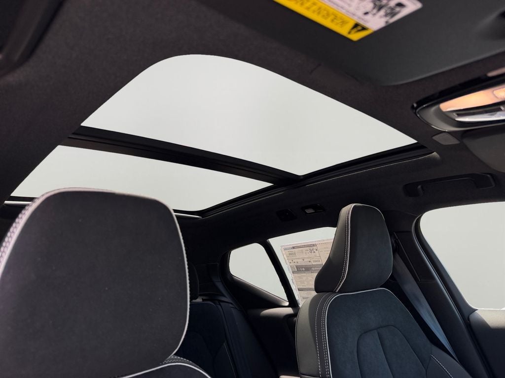 2026 Volvo XC40 B5 Ultra Black Edition