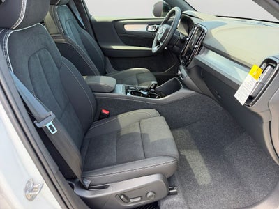 2026 Volvo XC40 B5 Ultra Black Edition