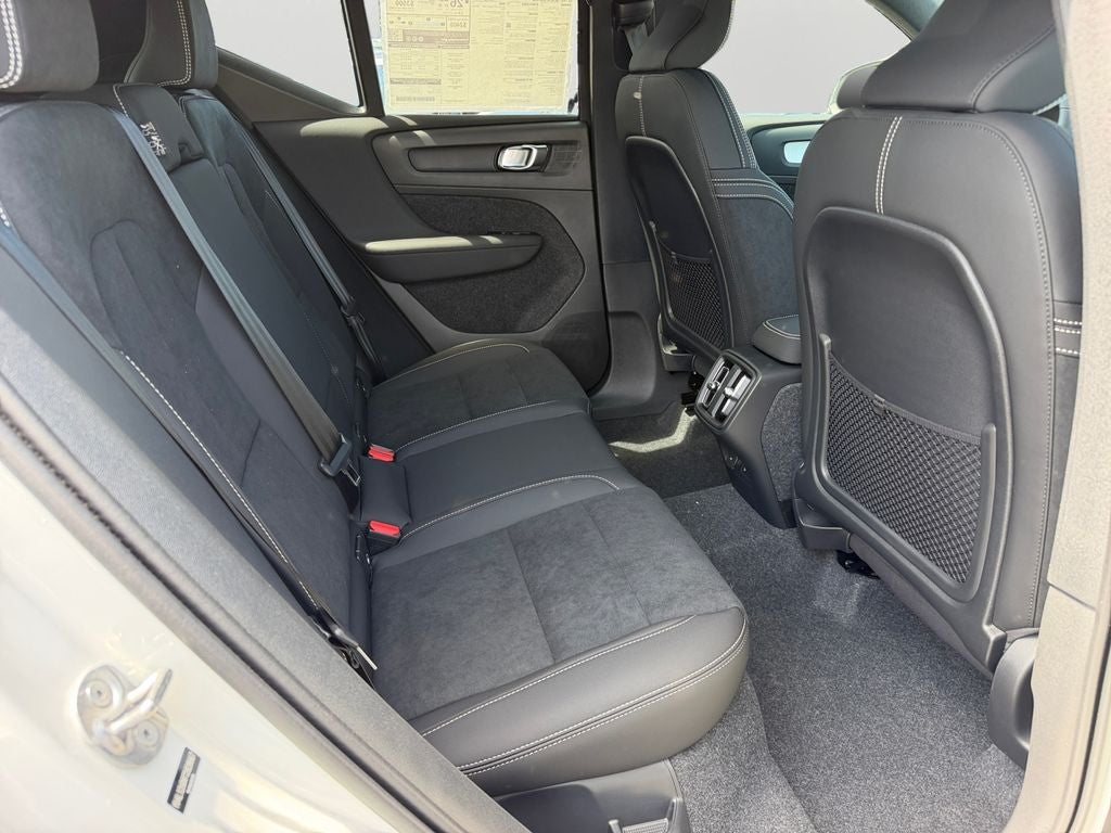2026 Volvo XC40 B5 Ultra Black Edition