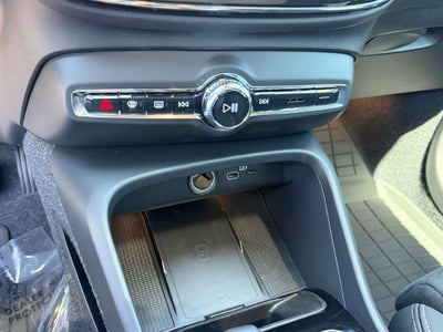 2026 Volvo XC40 B5 Ultra Black Edition
