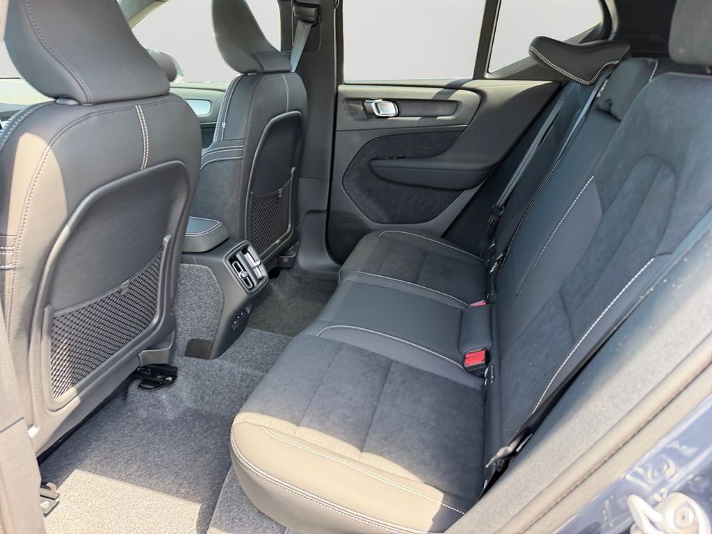2026 Volvo XC40 B5 Ultra Black Edition