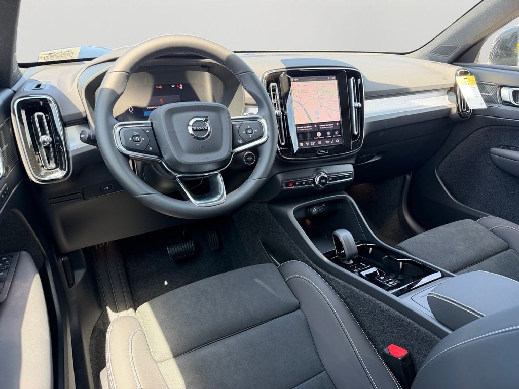 2026 Volvo XC40 B5 Ultra Black Edition