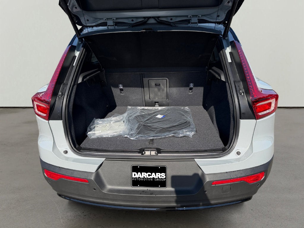 2026 Volvo XC40 B5 Ultra Black Edition