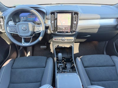 2026 Volvo XC40 B5 Ultra Black Edition