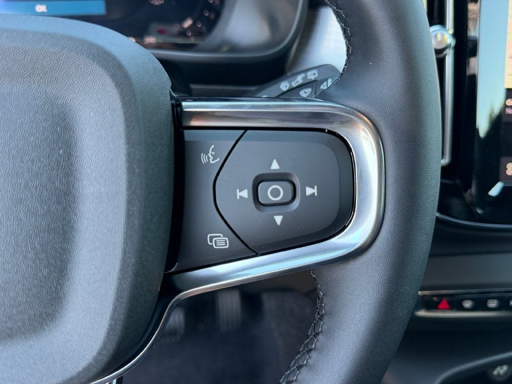 2026 Volvo XC40 B5 Ultra Black Edition
