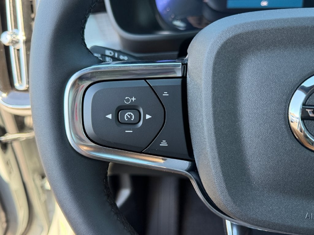 2026 Volvo XC40 B5 Ultra Black Edition
