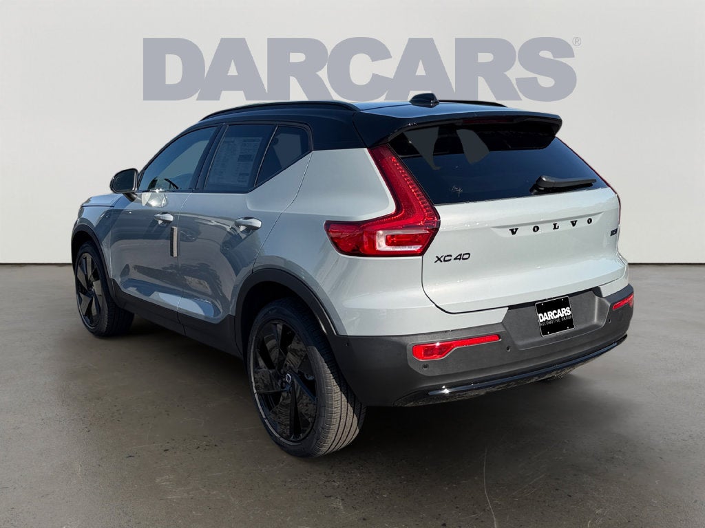 2026 Volvo XC40 B5 Ultra Black Edition