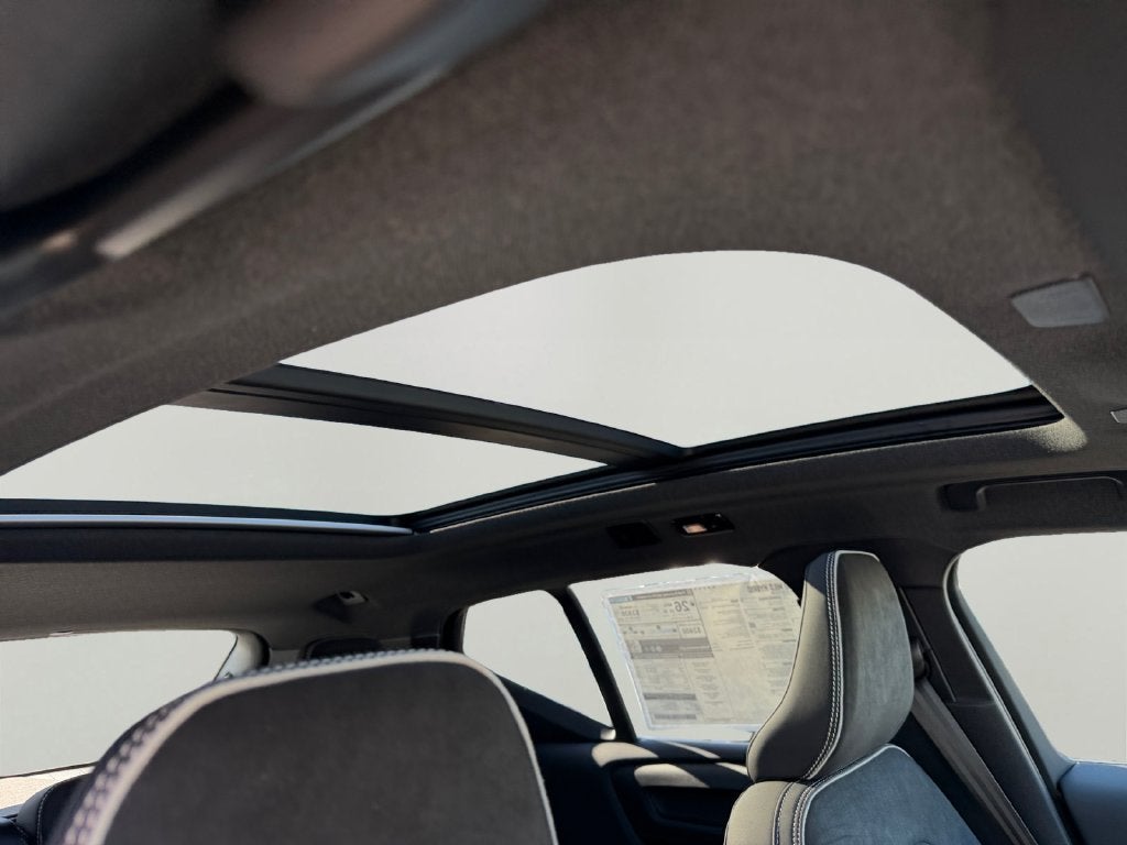 2026 Volvo XC40 B5 Ultra Black Edition