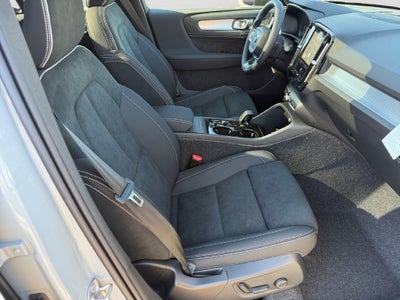 2026 Volvo XC40 B5 Ultra Black Edition