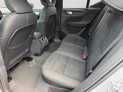 2026 Volvo XC40 B5 Ultra Black Edition