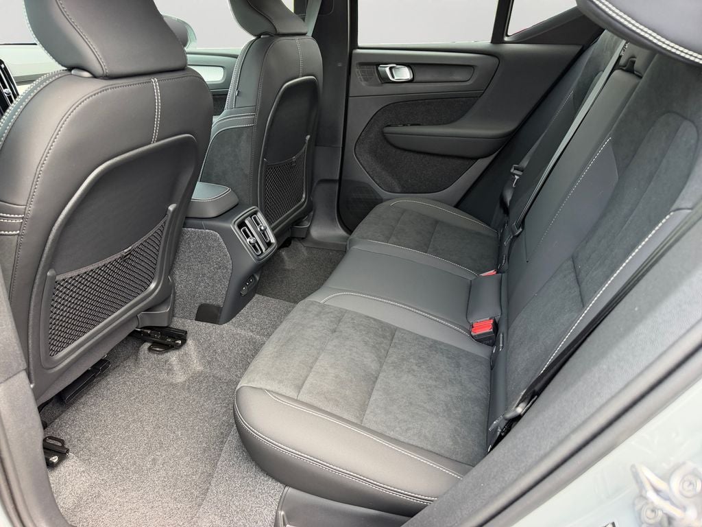 2026 Volvo XC40 B5 Ultra Black Edition