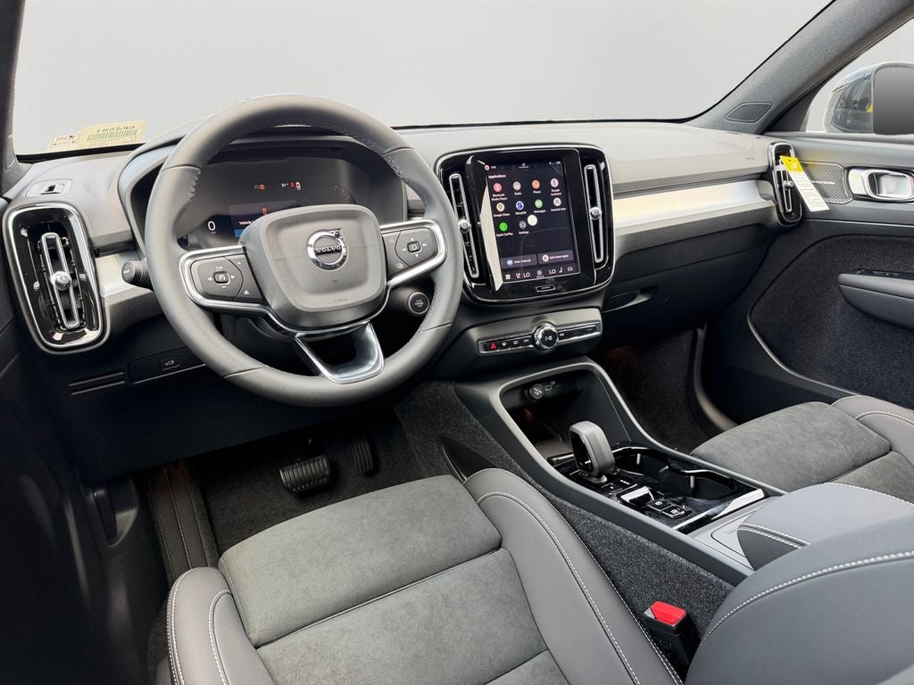 2026 Volvo XC40 B5 Ultra Black Edition