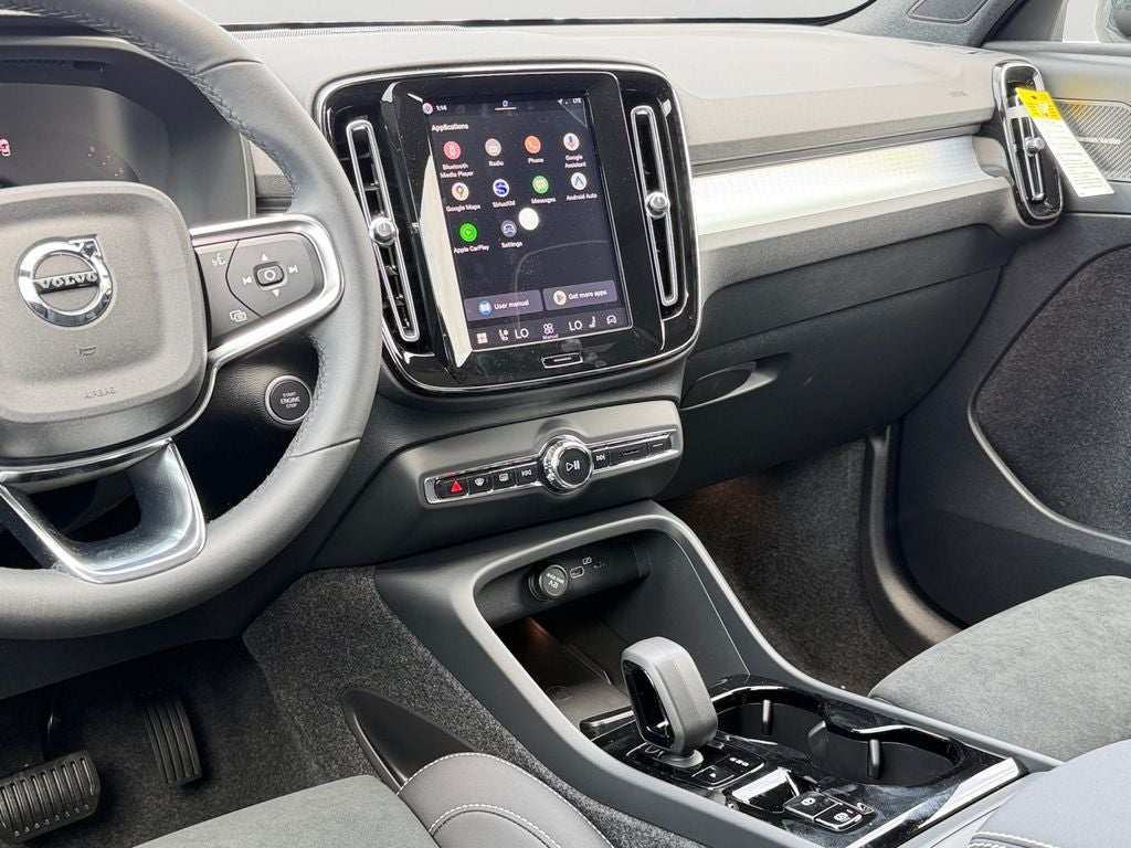 2026 Volvo XC40 B5 Ultra Black Edition