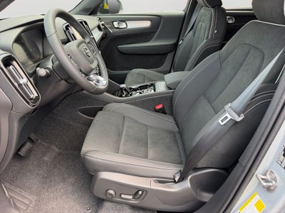 2026 Volvo XC40 B5 Ultra Black Edition