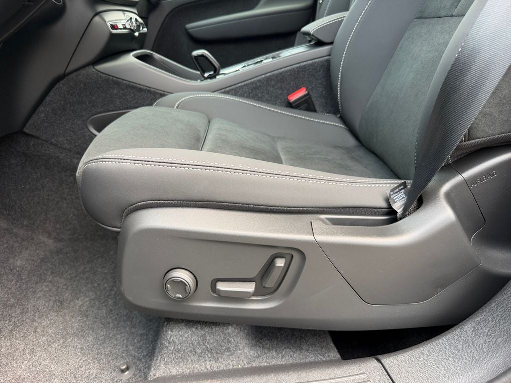 2026 Volvo XC40 B5 Ultra Black Edition