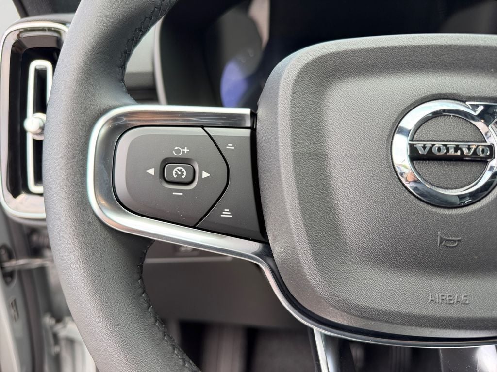 2026 Volvo XC40 B5 Ultra Black Edition