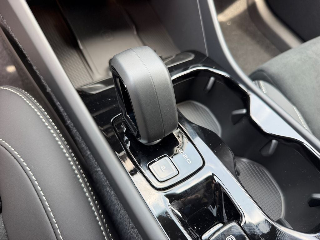 2026 Volvo XC40 B5 Ultra Black Edition