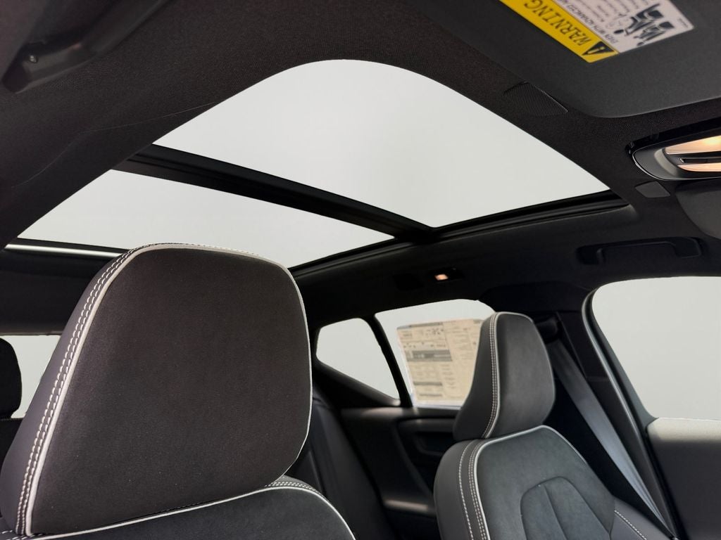 2026 Volvo XC40 B5 Ultra Black Edition
